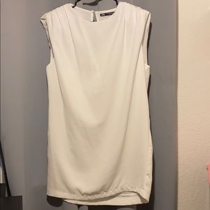 White shoulder pad dress. #Zara
